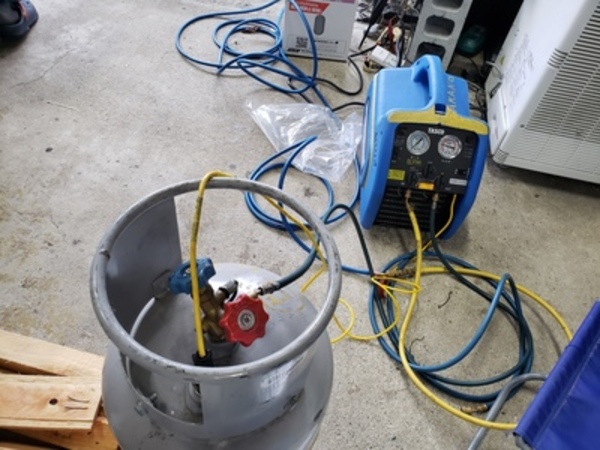 業務用エアコンのフロンガス回収！京都の業務用エアコン工事のプロです！