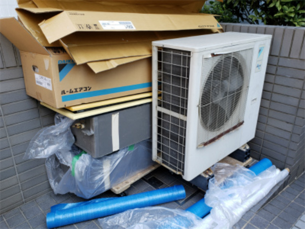 滋賀で家庭用ハウジングエアコンの入替工事頑張って来ました(*^^*ゞ