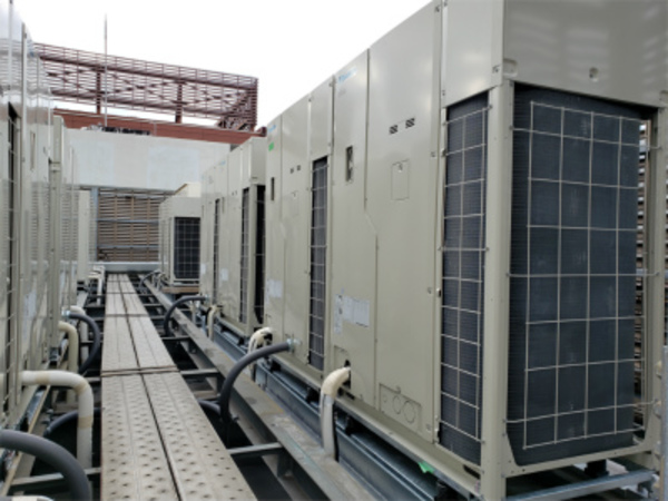 京都でビル用マルチエアコンの更新工事完了です(*^^*ゞ春でもエアコン工事！