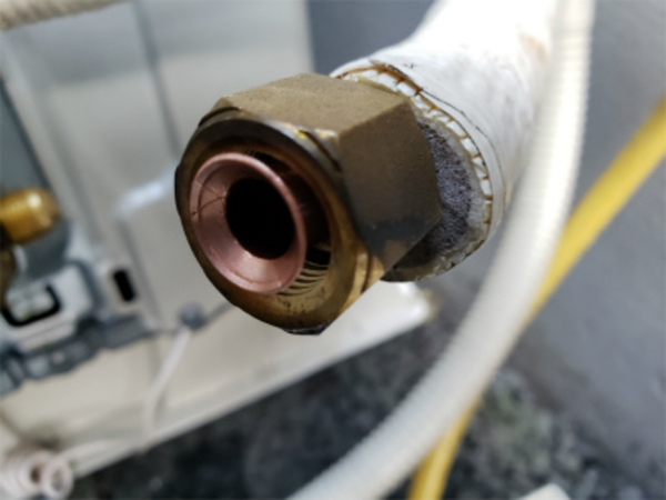 エアコン配管のフレア部からガス漏れ！悪質な業務用エアコン工事会社にご注意を！