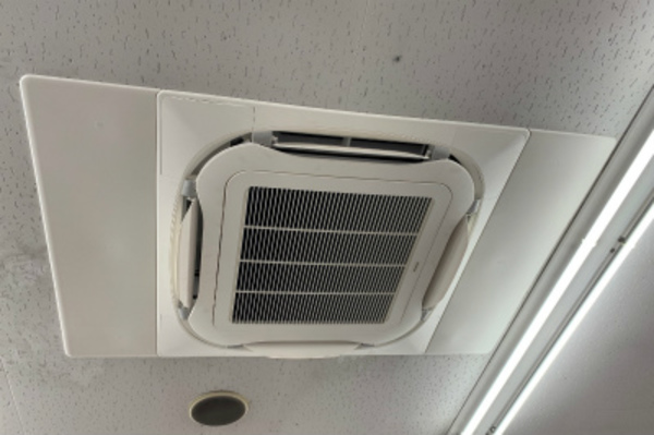 ワイドパネルで天井補修無し！エアコンの入替工事完了！in滋賀県