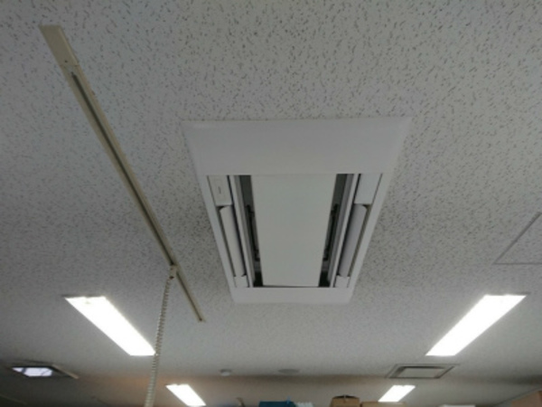 滋賀で２方向カセットエアコン入替工事完了です！業務用エアコンならお任せ下さい！