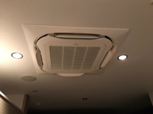 京都で4方向カセットエアコン入替工事！店舗用エアコンはお任せ下さい！