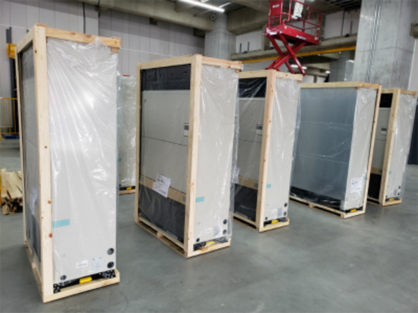 大型物流倉庫で業務用エアコン取り付け工事！室内機設置バージョン！