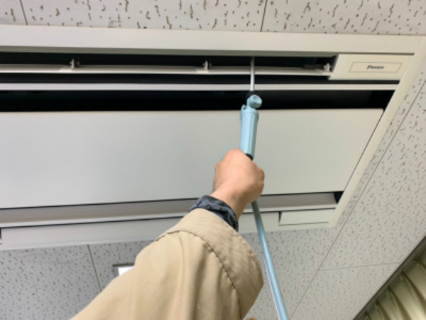 事務所用エアコンの通水テスト！業務用エアコンはお任せ下さい！