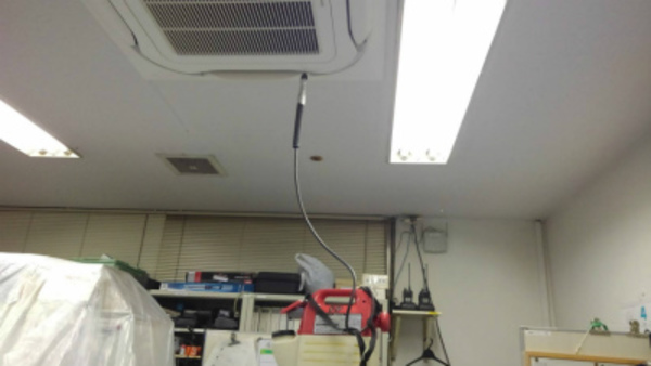 通水テストもエアコン取付工事には大切です！業務用エアコンのプロ・デヴァシオン！！