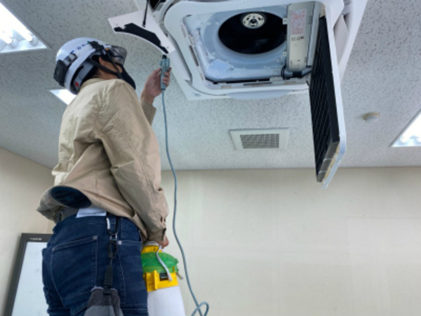 エアコンの通水テスト！京都・滋賀の業務用エアコン工事はデヴァシオン！