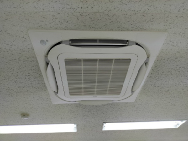 事務所用エアコン入替工事！エアコン入替工事はエアコンセンター京都、滋賀へ！