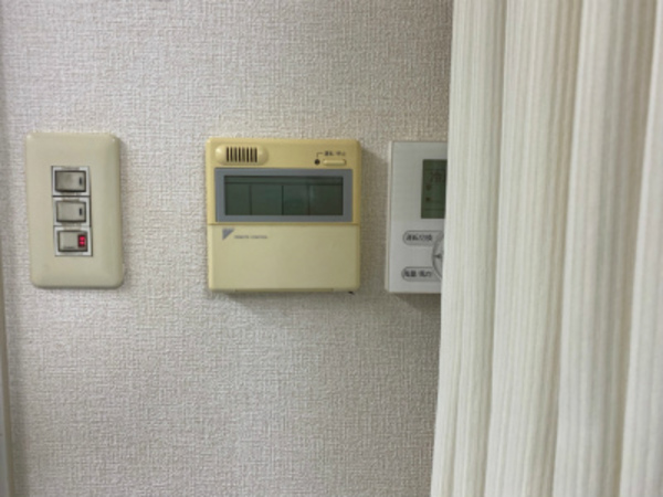 最新のエアコンのワイヤードリモコン★業務用エアコンで作業環境改善！！