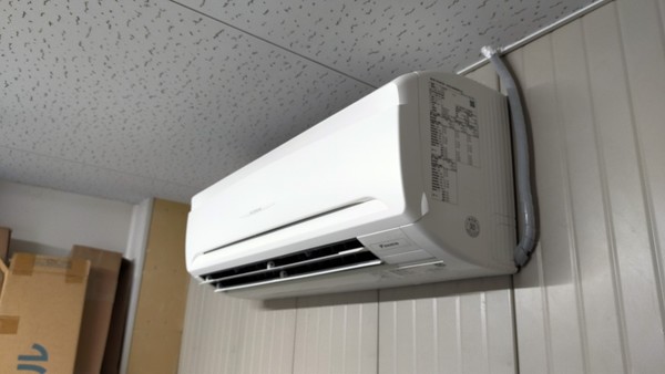 滋賀で業務用エアコン取替工事(^_^)ゞ格安エアコン在庫あります！