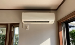 京都でルームエアコン取替工事！格安業務用エアコン在庫あります(^_^)b