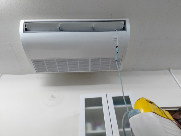 滋賀で天吊型業務用エアコンの更新工事！フロン漏洩点検もお任せ下さい！