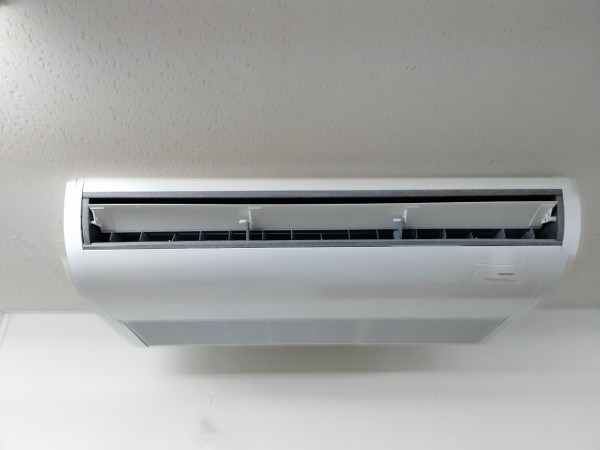 京都で業務用エアコンが故障(°°;)即日対応！エアコン在庫あります(^_^)ゞ