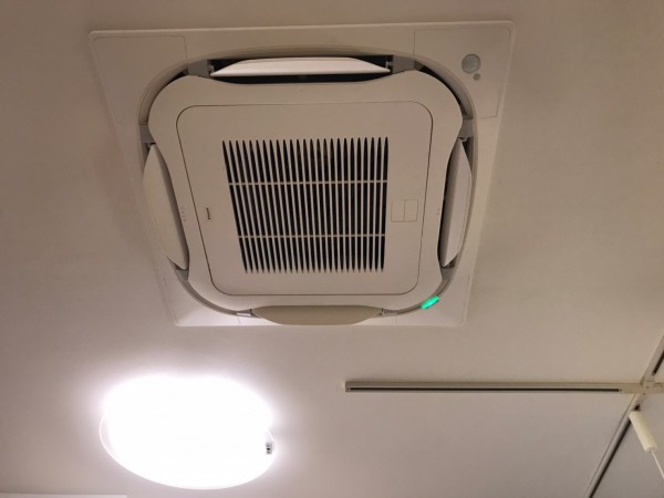 ダイキン製4方向カセットエアコン 入れ替え工事で～す！
