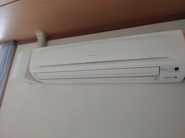 滋賀で業務用壁掛けエアコン4馬力更新工事激安エアコン在庫あります😀
