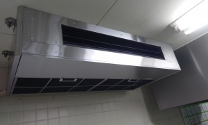 滋賀で厨房用エアコンの更新工事😉