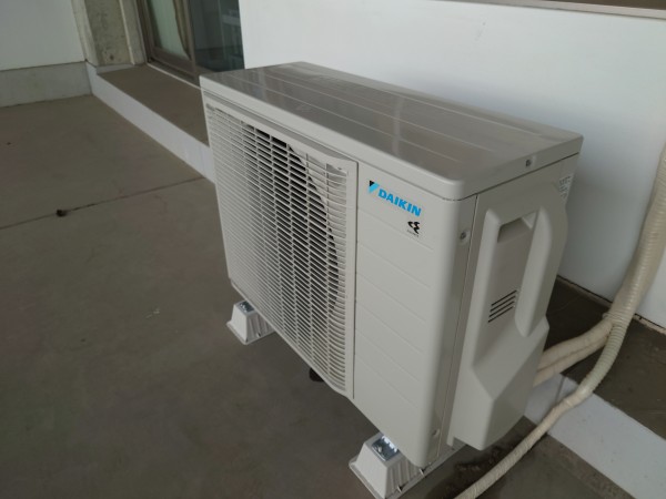 滋賀でサーバー室にルームエアコンの新設工事をしてきました🍀