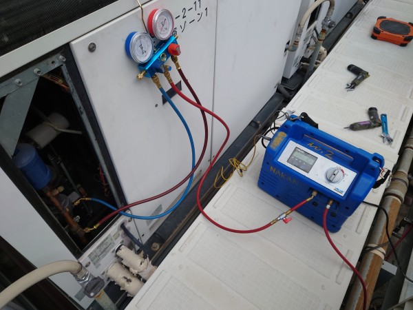 滋賀にてガスヒートポンプ（GHP）エアコンのフロンガス回収作業😀