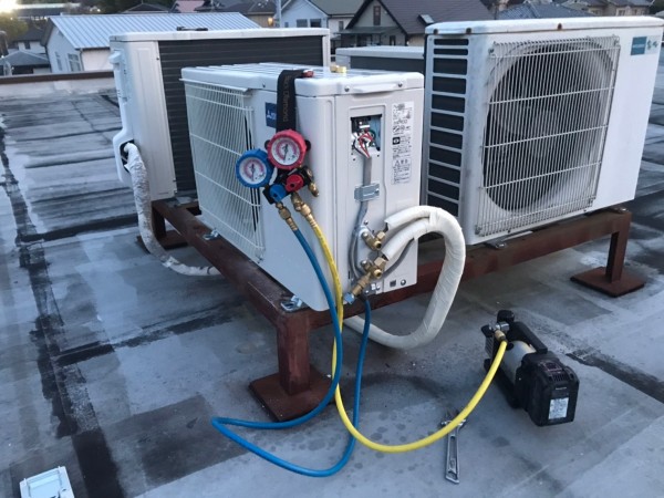 京都でルームエアコンの入替工事！！