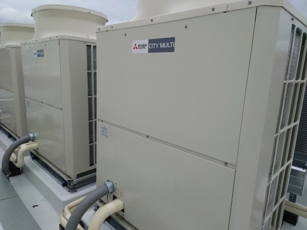 滋賀でビル用マルチエアコンの新設工事(*^^*)