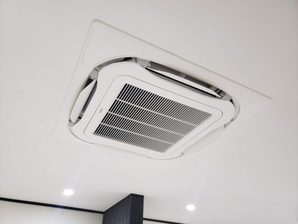 京都で4方向カセットエアコン入替工事