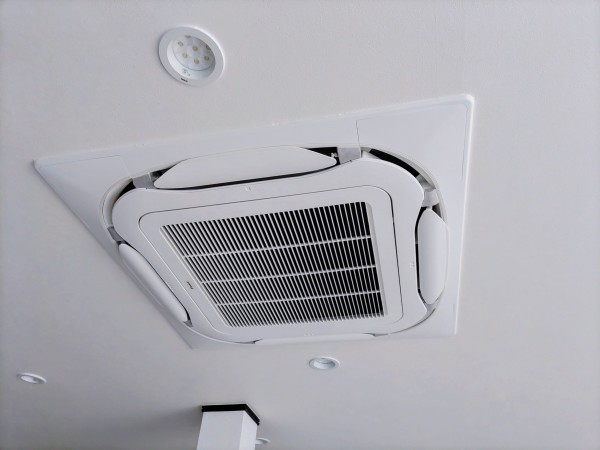 ㊗記念すべき入社から100台目のエアコン更新工事✌　