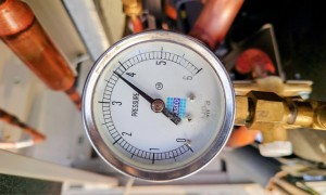 ～冷媒配管気密試験～　業務用エアコン