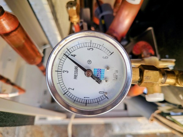 ～冷媒配管気密試験～　業務用エアコン