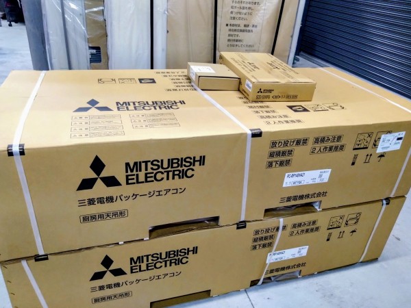 更新工事の業務用エアコンが納品されました(^▽^)/