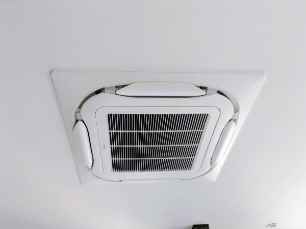 ダイキン製カセット形エアコンを更新！デザインも性能もアップ