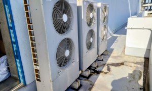 長年頑張ったエアコンを点検！更新見積のご依頼です📝