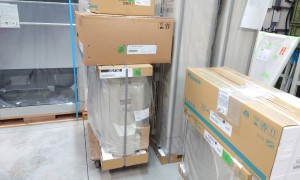 業務用エアコンが続々納品！丁寧な検品で万全の準備を🌟