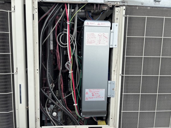 室外機内部にアクティブフィルター取付完了✨✨