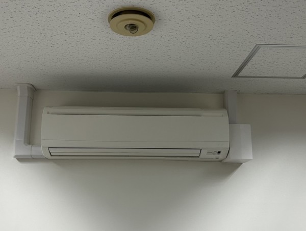 京都で業務用壁掛エアコン取付工事👷