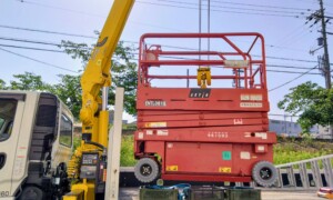 滋賀県の物流倉庫で業務用エアコン新設工事｜高所作業車を使用した安全施工
