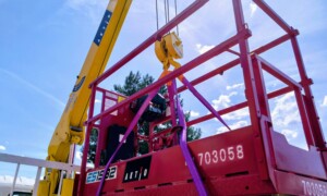 京都府の物流倉庫で業務用エアコン工事｜高所作業車を使用した施工